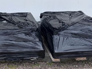 transport trzech palet z częściami metalowymi