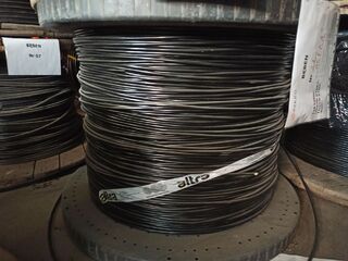 Kabel światłowodowy na bębnie plastikowym
