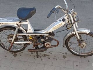 Stary Motorower w całości