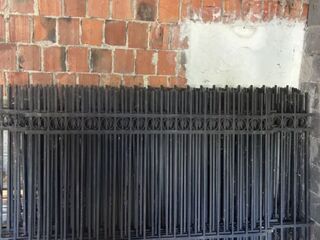 Ogrodzenie z bramą Sochaczew-Warszawa