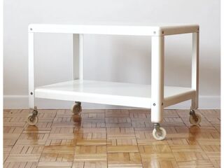 mały lekki metalowy stolik 70x42x48 cm