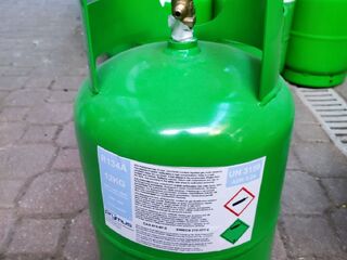 puste butle po czynnikach chłodniczych