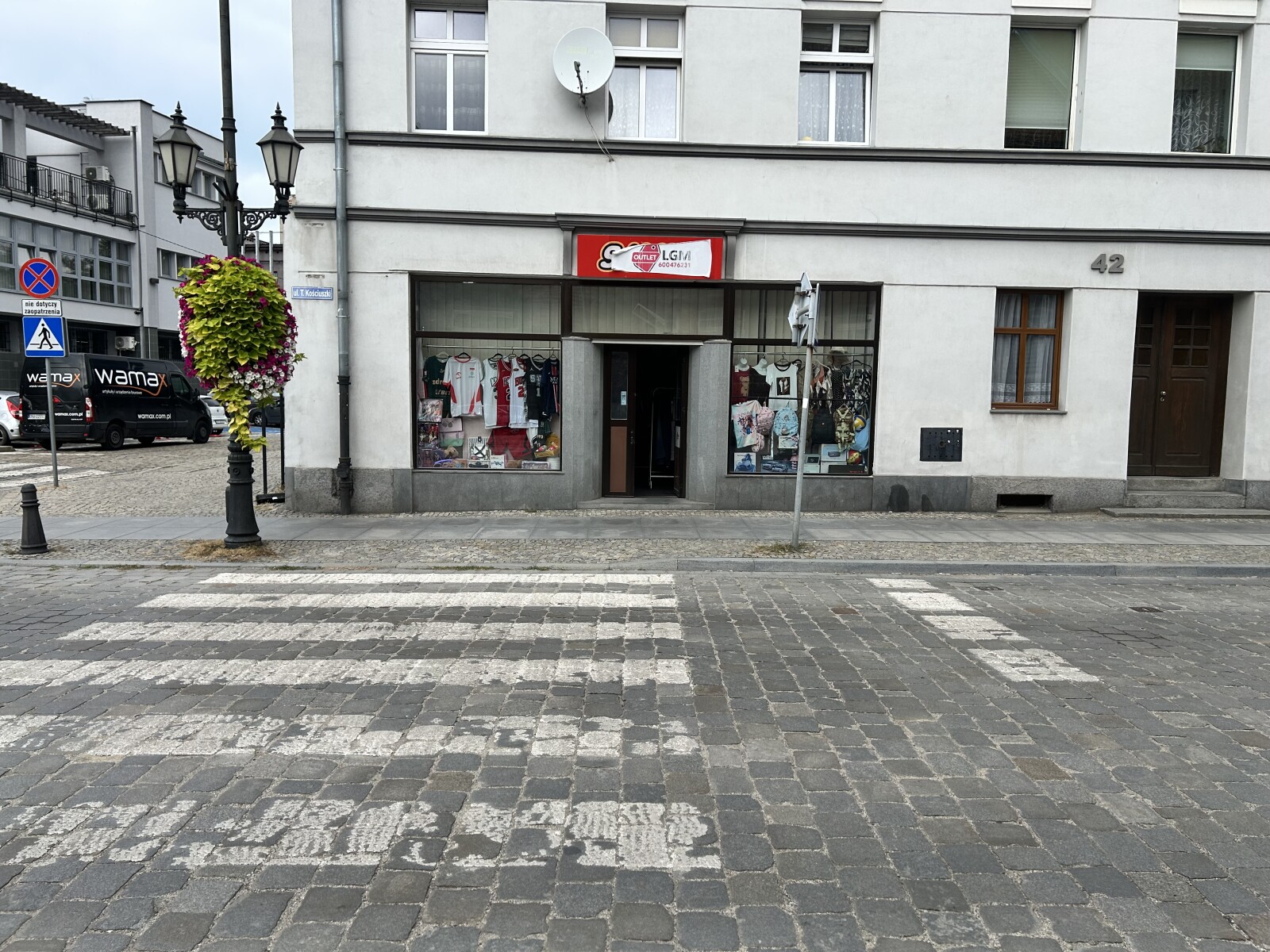 Zdjęcie przedstawiające Furgonetka Punkt Strzelin Tadeusza Kościuszki 42