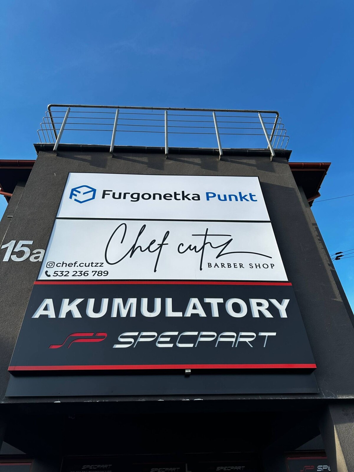 Punkt kurierski Warszawa Kleszczowa 15A lokal S2 Furgonetka Punkt