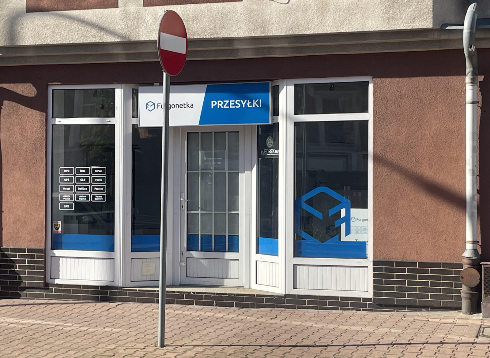 Zdjęcie przedstawiające Furgonetka Punkt Zielona Góra Drzewna 10/8