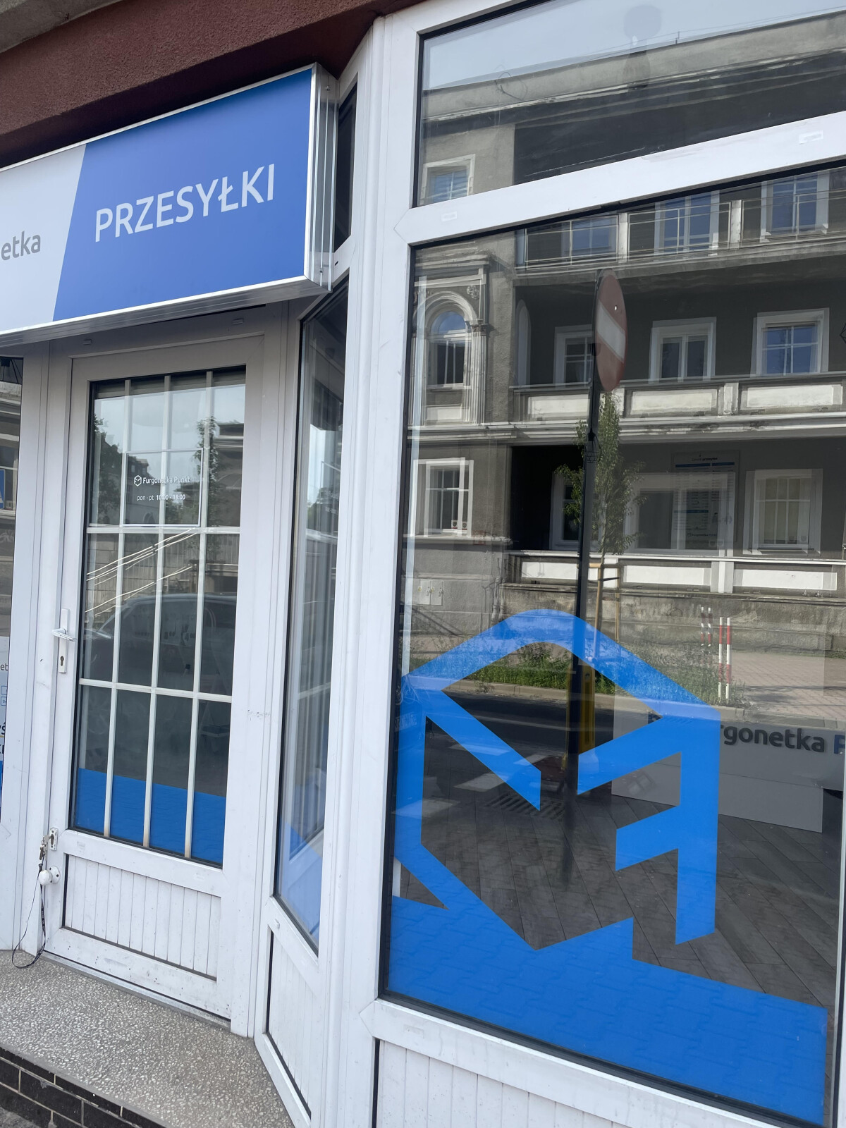 Punkt kurierski Zielona Góra Drzewna 10/8 Furgonetka Punkt