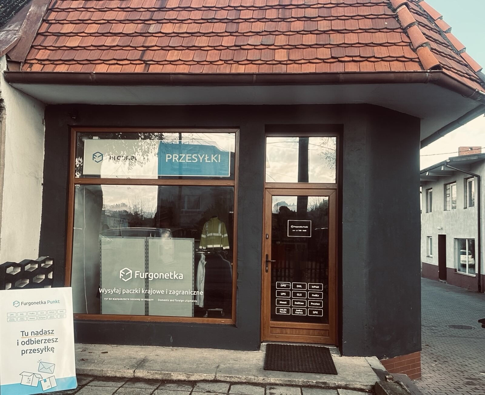 Punkt kurierski Ostrów Wielkopolski Grabowska 13 Furgonetka Punkt