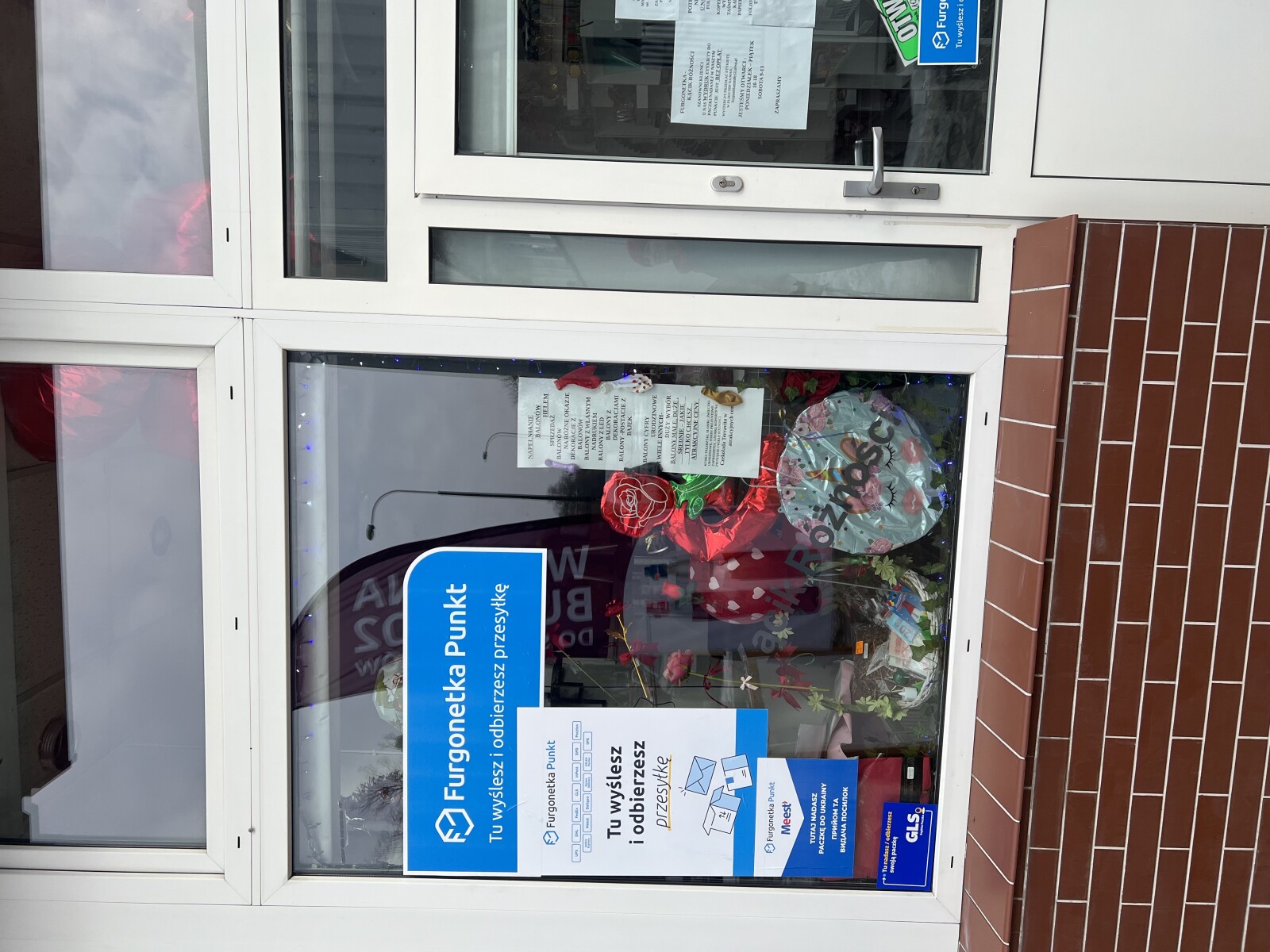 Punkt kurierski Poznań Os.Jagiellońskie 121 B Furgonetka Punkt