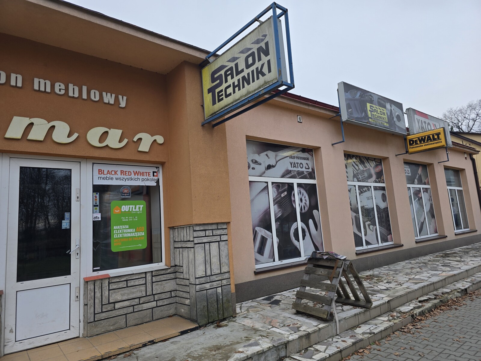 Zdjęcie przedstawiające Furgonetka Punkt Staszów koszarowa 3