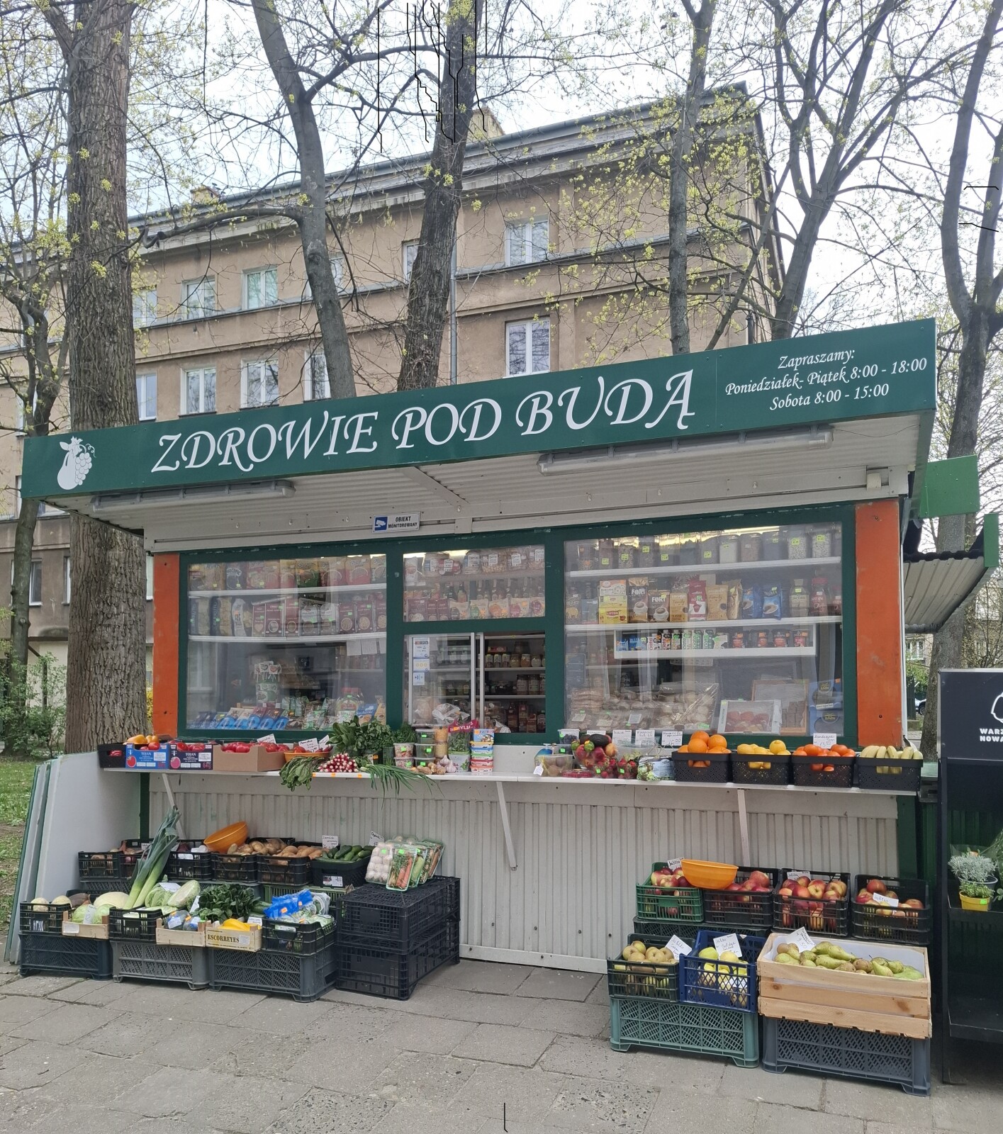 Zdjęcie przedstawiające Furgonetka Punkt Kraków Os. Centrum A przy bloku 2